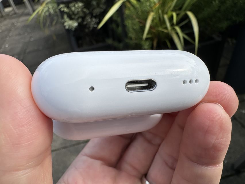Apple AirPods Pro 2 Battery Life & Charging Behavior